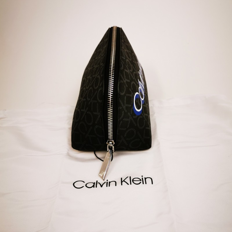 CALVIN KLEIN - Beauty-case Monogram in pelle - Nero