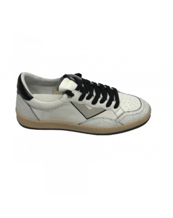 4B12 - NEW-U11 Sneakers - White / Black