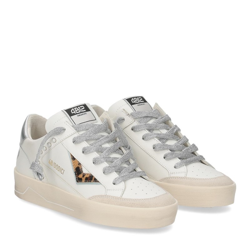 4B12 - KYLE D873 Sneakers - White/Studs